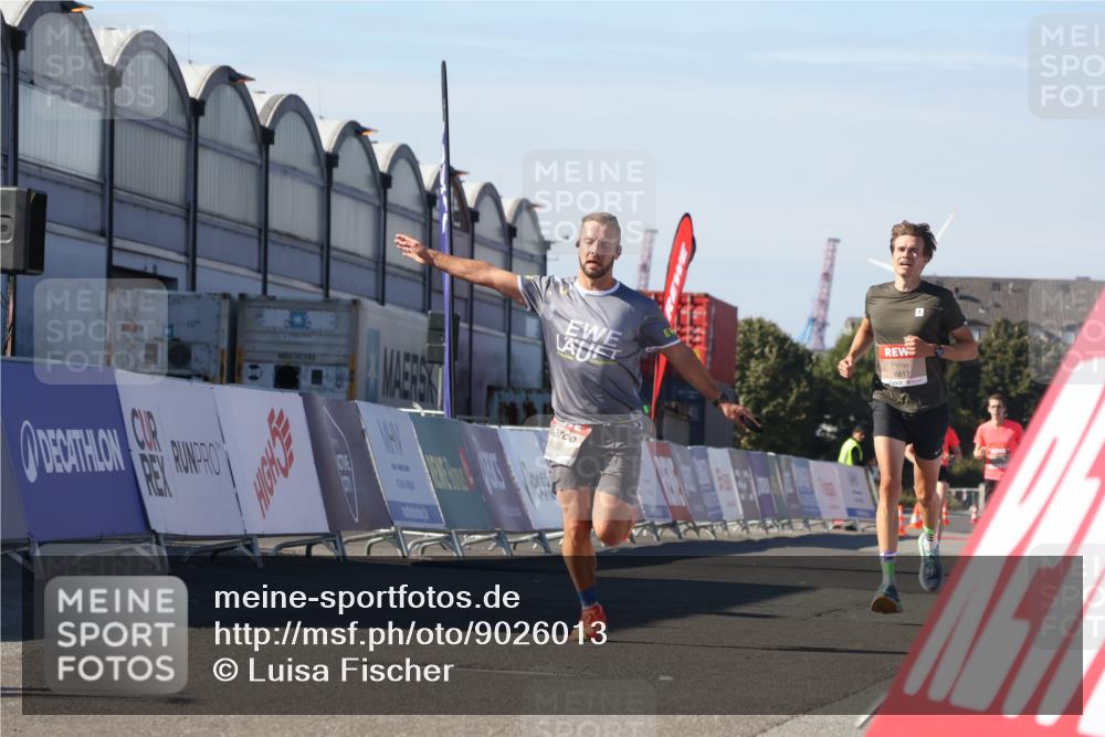 03.10.2025 - Köhlbrandbrückenlauf Luisa Fischer http://msf.ph/oto/9026013 03.10.2025 12:53:53 Ziel 4088, 6002, 6085, 6422, 6817 meine-sportfotos.de