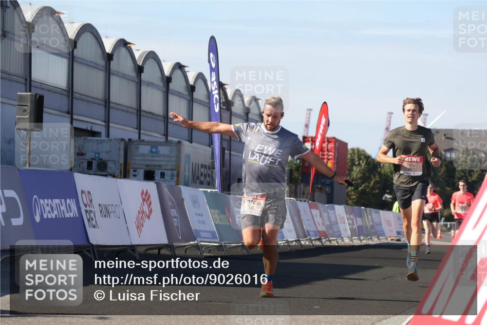 03.10.2025 - Köhlbrandbrückenlauf Luisa Fischer http://msf.ph/oto/9026016 03.10.2025 12:53:54 Ziel 4030, 4088, 6002, 6085, 6422, 6817 meine-sportfotos.de