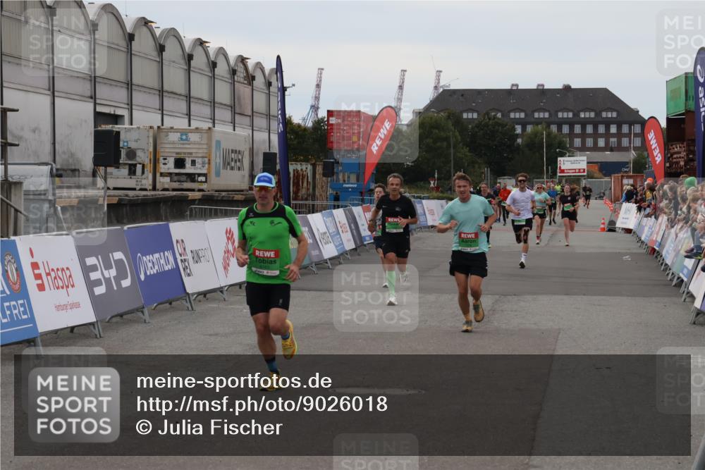 03.10.2025 - Köhlbrandbrückenlauf Julia Fischer http://msf.ph/oto/9026018 03.10.2025 16:00:06 Ziel 7103, 7106, 7269, 7329, 8783, 8915, 9314 meine-sportfotos.de