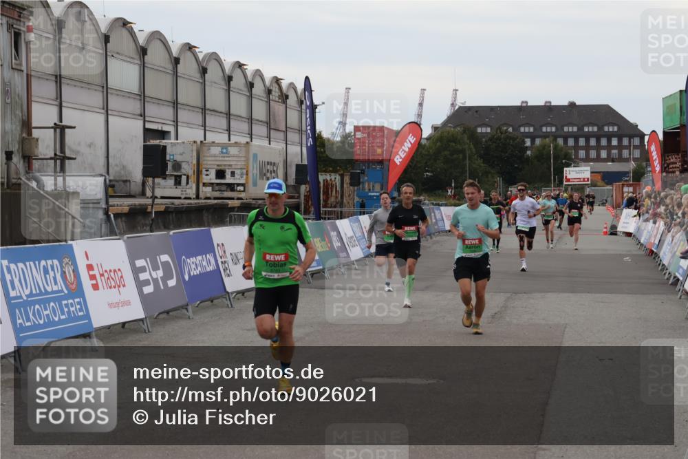 03.10.2025 - Köhlbrandbrückenlauf Julia Fischer http://msf.ph/oto/9026021 03.10.2025 16:00:06 Ziel 7103, 7106, 7269, 7329, 8783, 8915, 9314 meine-sportfotos.de
