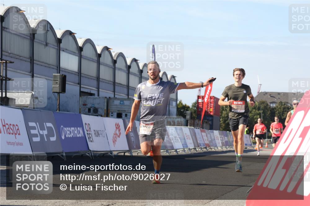 03.10.2025 - Köhlbrandbrückenlauf Luisa Fischer http://msf.ph/oto/9026027 03.10.2025 12:53:54 Ziel 4030, 4088, 6002, 6085, 6422, 6817 meine-sportfotos.de
