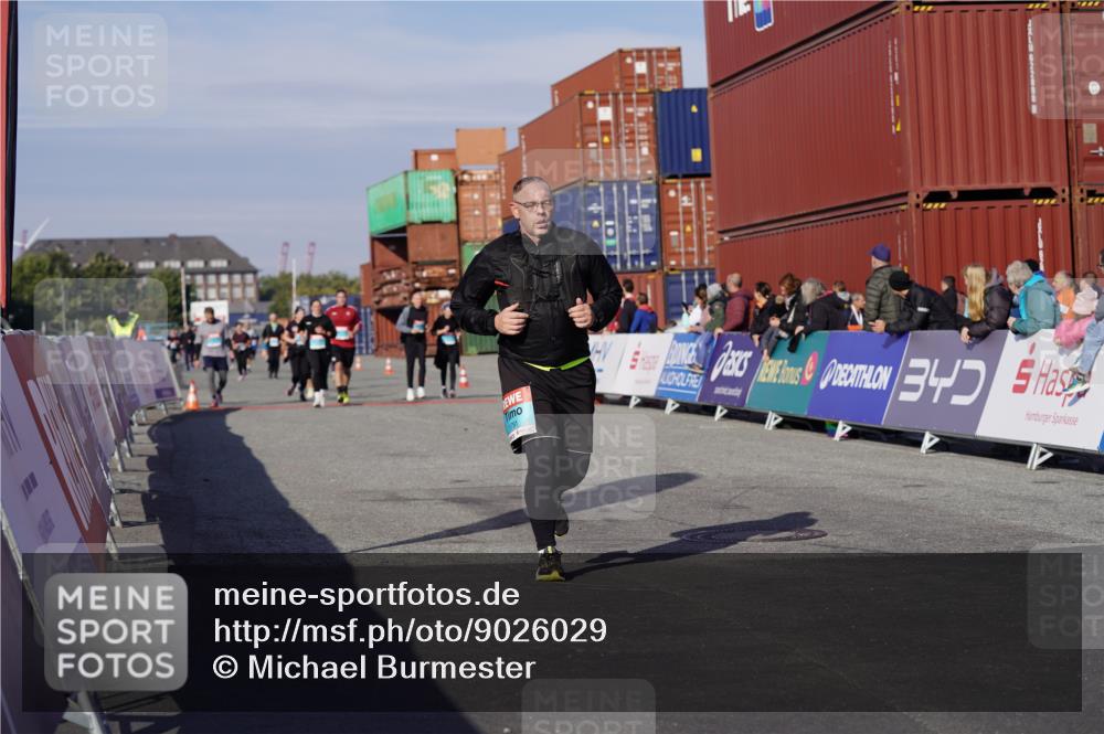 03.10.2025 - Köhlbrandbrückenlauf Michael Burmester http://msf.ph/oto/9026029 03.10.2025 10:29:25 Ziel 1791, 2258, 2321 meine-sportfotos.de