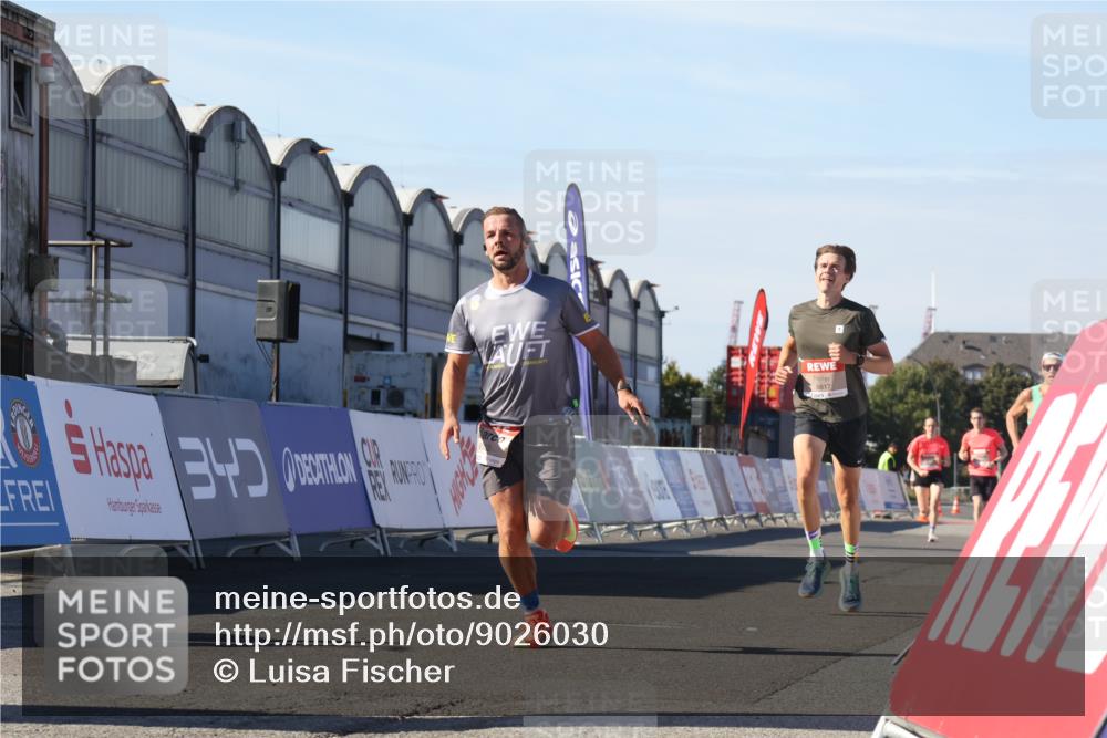 03.10.2025 - Köhlbrandbrückenlauf Luisa Fischer http://msf.ph/oto/9026030 03.10.2025 12:53:55 Ziel 4030, 4088, 6002, 6085, 6422, 6817 meine-sportfotos.de