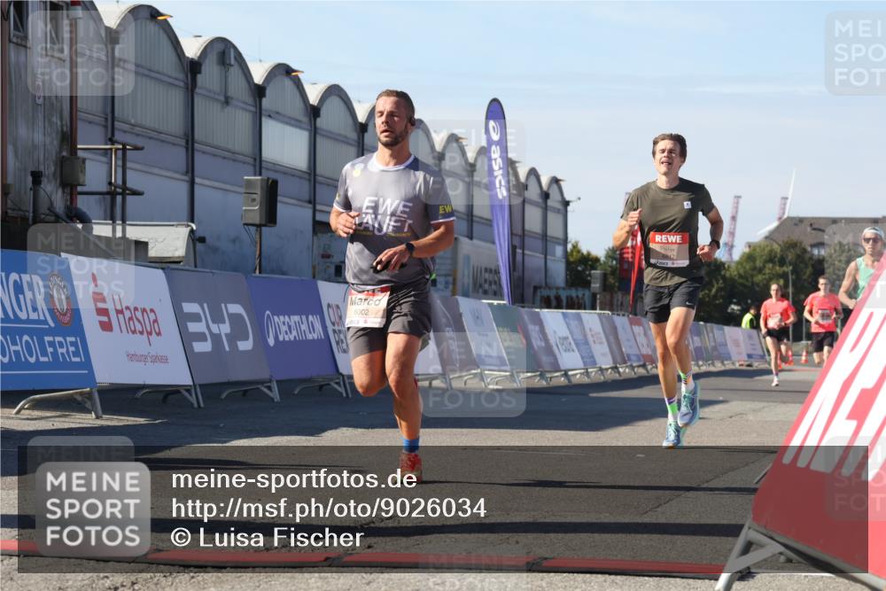 03.10.2025 - Köhlbrandbrückenlauf Luisa Fischer http://msf.ph/oto/9026034 03.10.2025 12:53:55 Ziel 4030, 4088, 6002, 6085, 6422, 6817 meine-sportfotos.de