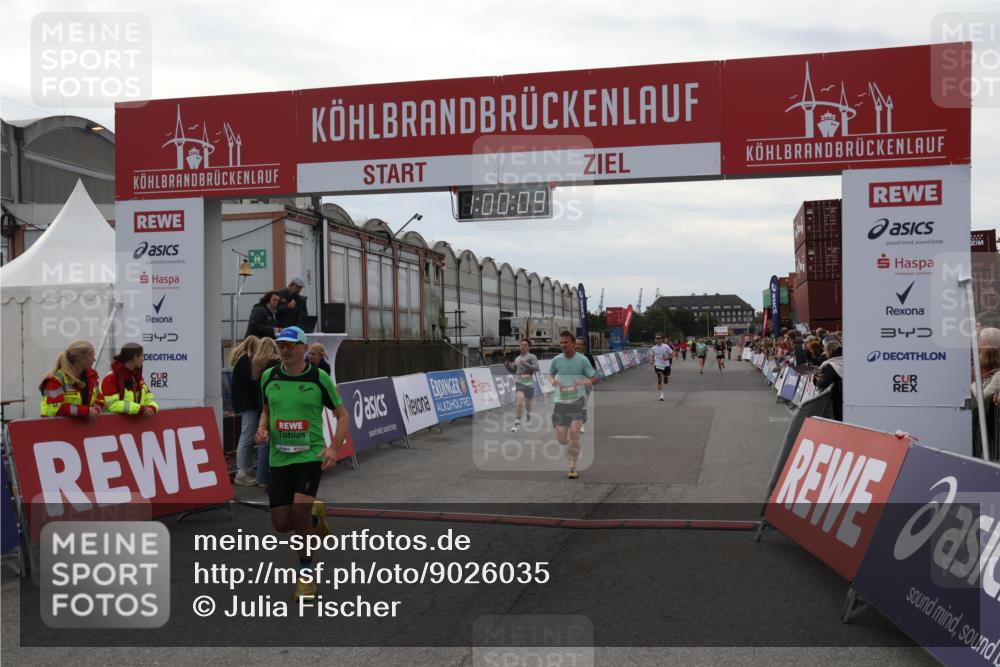 03.10.2025 - Köhlbrandbrückenlauf Julia Fischer http://msf.ph/oto/9026035 03.10.2025 16:00:09 Ziel 7103, 7106, 7329, 8783, 8915, 9314 meine-sportfotos.de
