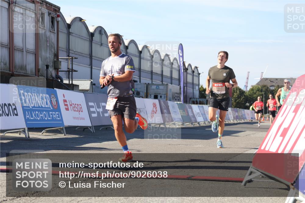 03.10.2025 - Köhlbrandbrückenlauf Luisa Fischer http://msf.ph/oto/9026038 03.10.2025 12:53:55 Ziel 4030, 4088, 6002, 6085, 6422, 6817 meine-sportfotos.de