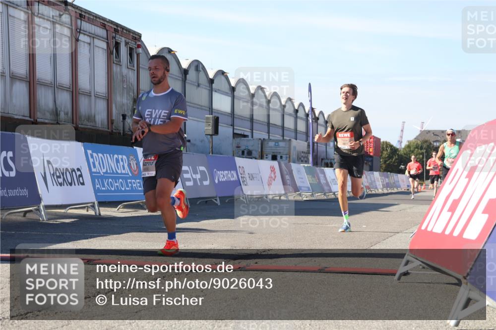 03.10.2025 - Köhlbrandbrückenlauf Luisa Fischer http://msf.ph/oto/9026043 03.10.2025 12:53:56 Ziel 4030, 4088, 5947, 6002, 6085, 6422, 6817 meine-sportfotos.de