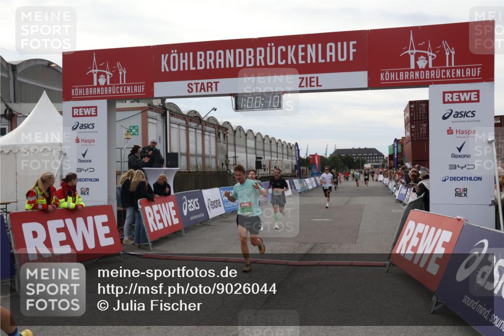 03.10.2025 - Köhlbrandbrückenlauf Julia Fischer http://msf.ph/oto/9026044 03.10.2025 16:00:10 Ziel 7103, 7106, 7329, 8783, 8915, 9314 meine-sportfotos.de