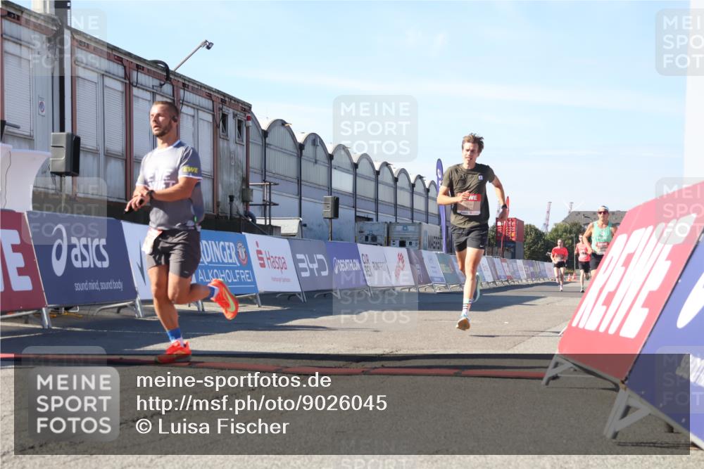 03.10.2025 - Köhlbrandbrückenlauf Luisa Fischer http://msf.ph/oto/9026045 03.10.2025 12:53:56 Ziel 4030, 4088, 5947, 6002, 6085, 6422, 6817 meine-sportfotos.de