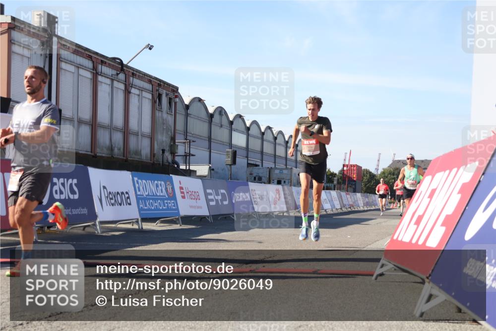 03.10.2025 - Köhlbrandbrückenlauf Luisa Fischer http://msf.ph/oto/9026049 03.10.2025 12:53:56 Ziel 4030, 4088, 5947, 6002, 6085, 6422, 6817 meine-sportfotos.de