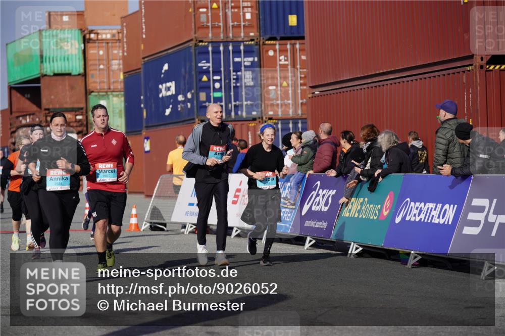 03.10.2025 - Köhlbrandbrückenlauf Michael Burmester http://msf.ph/oto/9026052 03.10.2025 10:29:31 Ziel 1824, 2070, 2135, 2204, 2526, 2534, 2557, 2769, 3754 meine-sportfotos.de