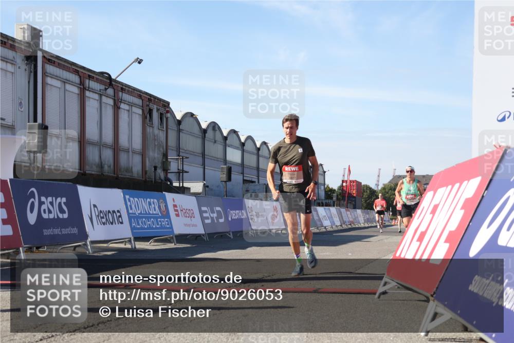 03.10.2025 - Köhlbrandbrückenlauf Luisa Fischer http://msf.ph/oto/9026053 03.10.2025 12:53:57 Ziel 4030, 4088, 5947, 6002, 6085, 6422, 6817 meine-sportfotos.de