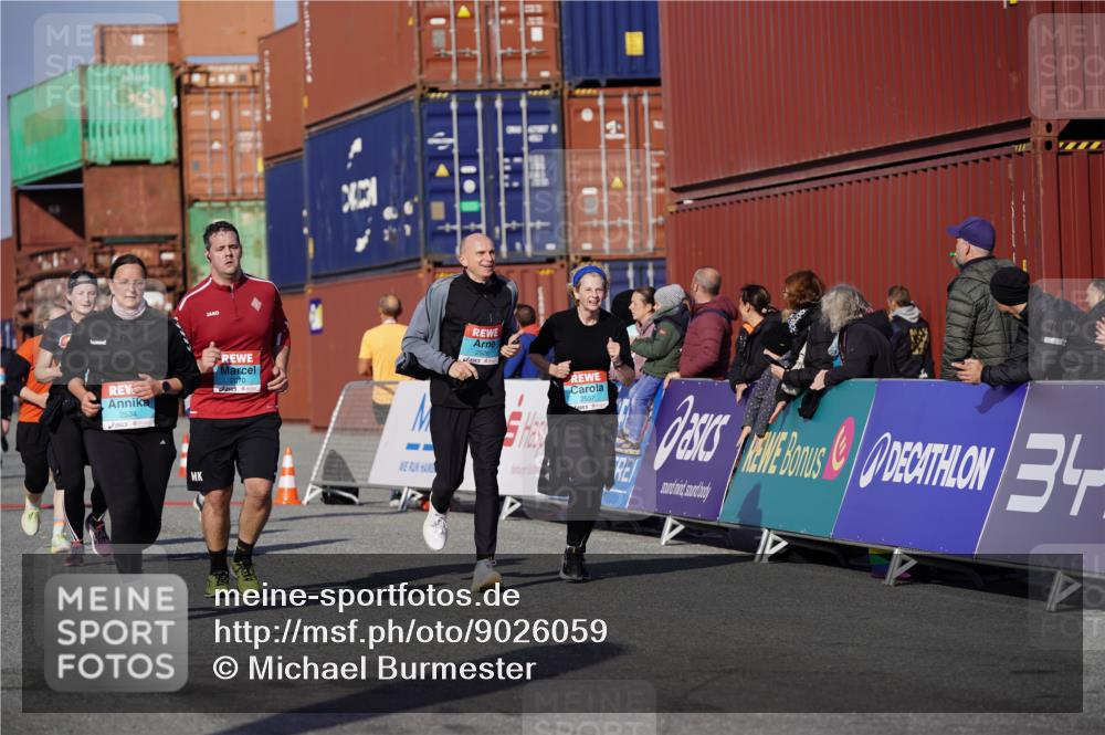 03.10.2025 - Köhlbrandbrückenlauf Michael Burmester http://msf.ph/oto/9026059 03.10.2025 10:29:31 Ziel 1824, 2070, 2135, 2204, 2526, 2534, 2557, 2769, 3754 meine-sportfotos.de