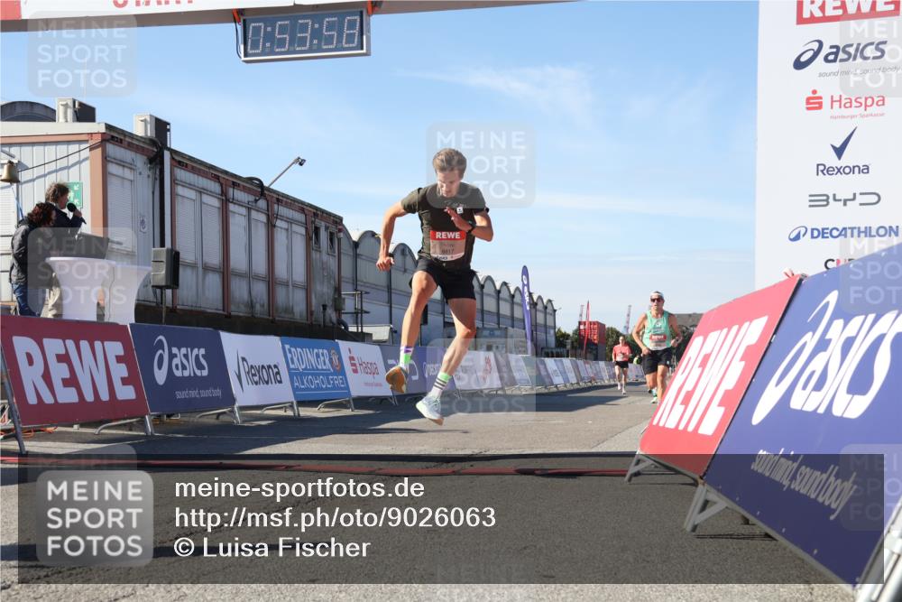 03.10.2025 - Köhlbrandbrückenlauf Luisa Fischer http://msf.ph/oto/9026063 03.10.2025 12:53:57 Ziel 4030, 4088, 5947, 6002, 6085, 6422, 6817 meine-sportfotos.de