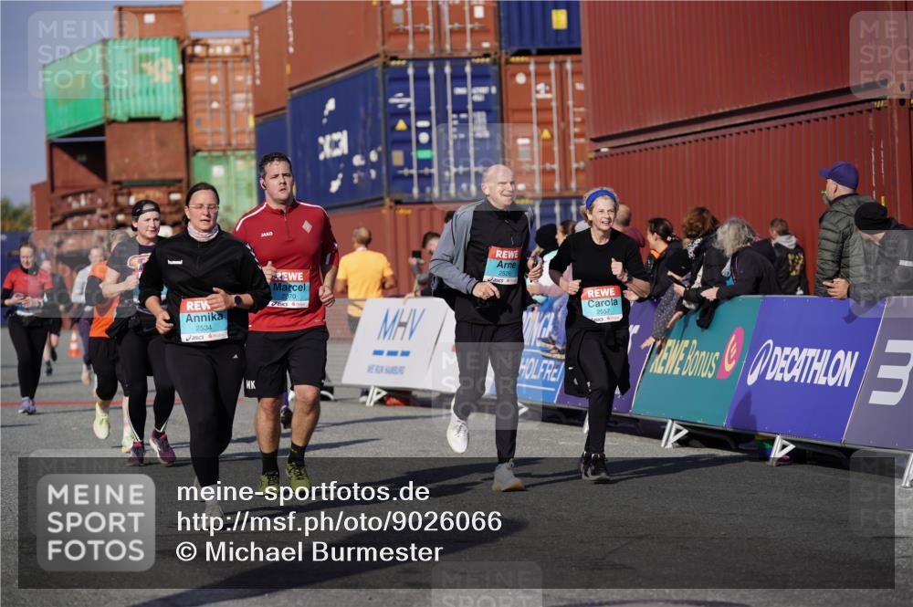 03.10.2025 - Köhlbrandbrückenlauf Michael Burmester http://msf.ph/oto/9026066 03.10.2025 10:29:32 Ziel 1824, 2070, 2135, 2204, 2526, 2534, 2557, 2769, 3754 meine-sportfotos.de
