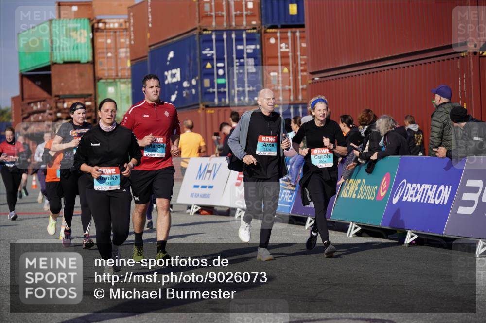 03.10.2025 - Köhlbrandbrückenlauf Michael Burmester http://msf.ph/oto/9026073 03.10.2025 10:29:32 Ziel 1824, 2070, 2135, 2204, 2526, 2534, 2557, 2769, 3754 meine-sportfotos.de
