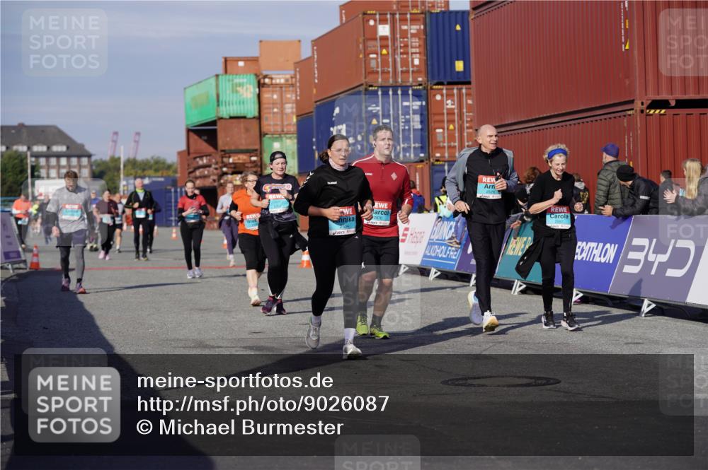 03.10.2025 - Köhlbrandbrückenlauf Michael Burmester http://msf.ph/oto/9026087 03.10.2025 10:29:33 Ziel 1824, 2070, 2135, 2204, 2526, 2534, 2557, 2769, 3754 meine-sportfotos.de