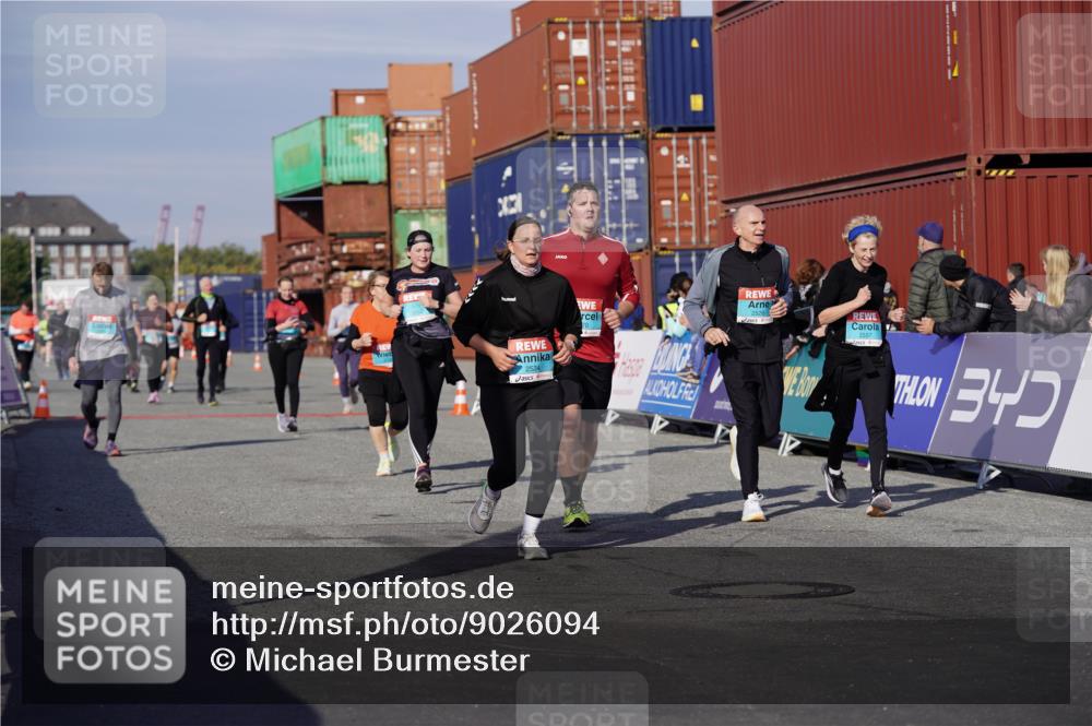 03.10.2025 - Köhlbrandbrückenlauf Michael Burmester http://msf.ph/oto/9026094 03.10.2025 10:29:33 Ziel 1824, 2070, 2135, 2204, 2526, 2534, 2557, 2769, 3754 meine-sportfotos.de