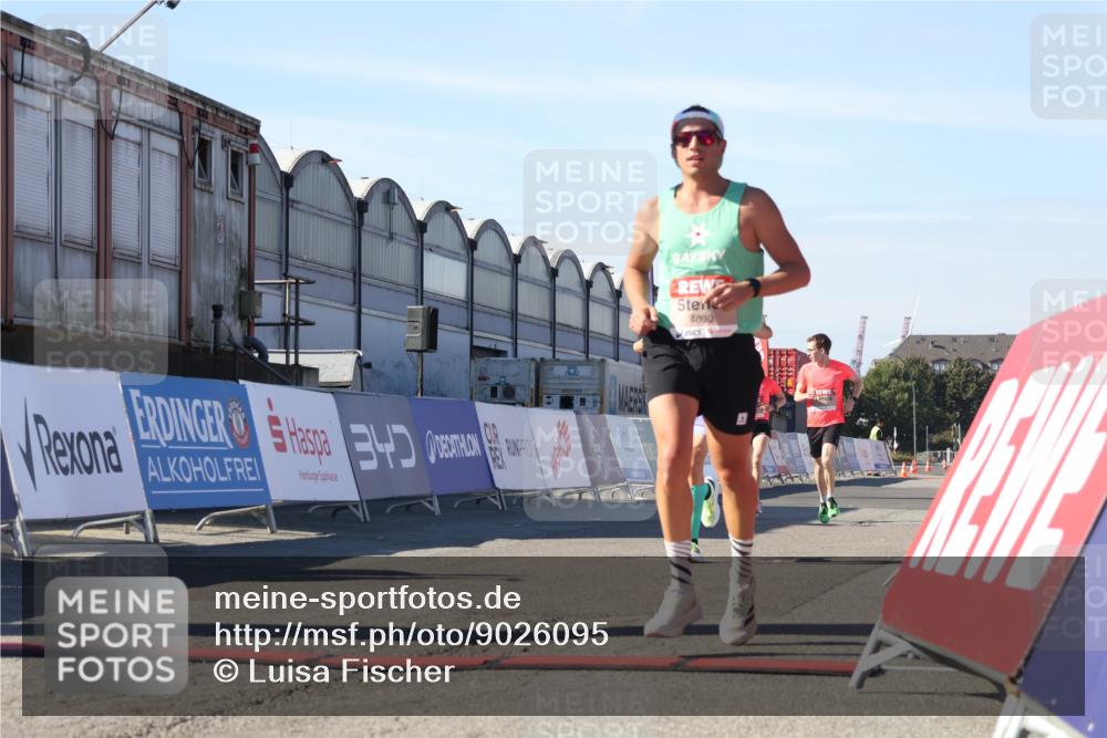 03.10.2025 - Köhlbrandbrückenlauf Luisa Fischer http://msf.ph/oto/9026095 03.10.2025 12:54:00 Ziel 4030, 4088, 5710, 5947, 6002, 6200, 6817 meine-sportfotos.de
