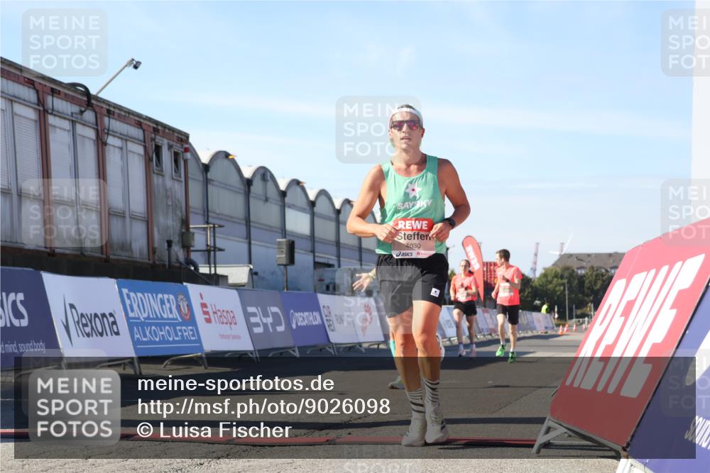 03.10.2025 - Köhlbrandbrückenlauf Luisa Fischer http://msf.ph/oto/9026098 03.10.2025 12:54:00 Ziel 4030, 4088, 5710, 5947, 6002, 6200, 6817 meine-sportfotos.de