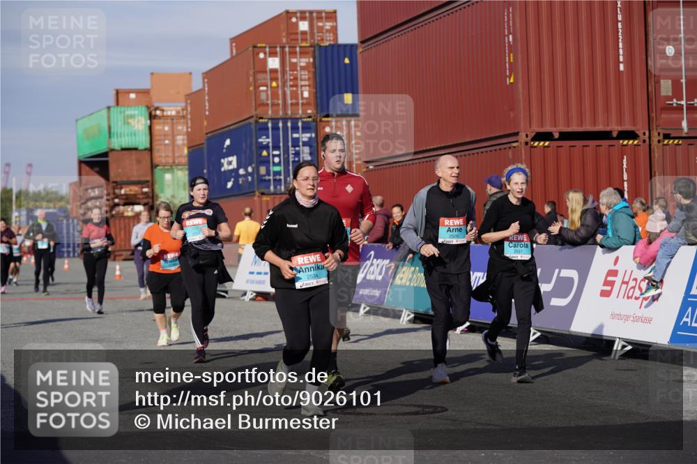 03.10.2025 - Köhlbrandbrückenlauf Michael Burmester http://msf.ph/oto/9026101 03.10.2025 10:29:34 Ziel 1824, 2070, 2135, 2204, 2526, 2534, 2557, 2769, 3729, 3754 meine-sportfotos.de