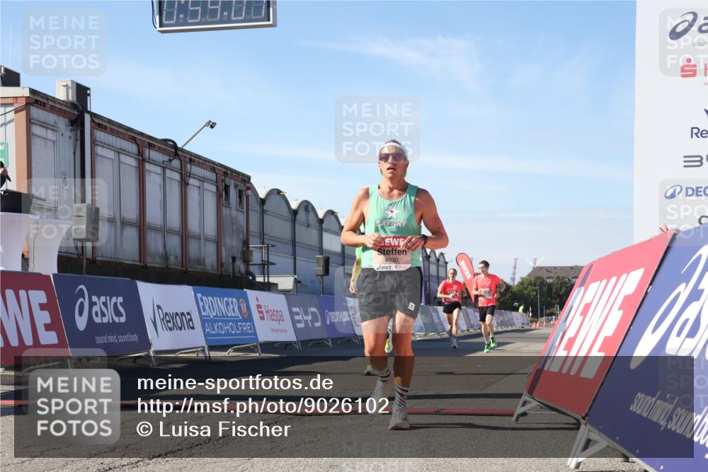 03.10.2025 - Köhlbrandbrückenlauf Luisa Fischer http://msf.ph/oto/9026102 03.10.2025 12:54:00 Ziel 4030, 4088, 5710, 5947, 6002, 6200, 6817 meine-sportfotos.de