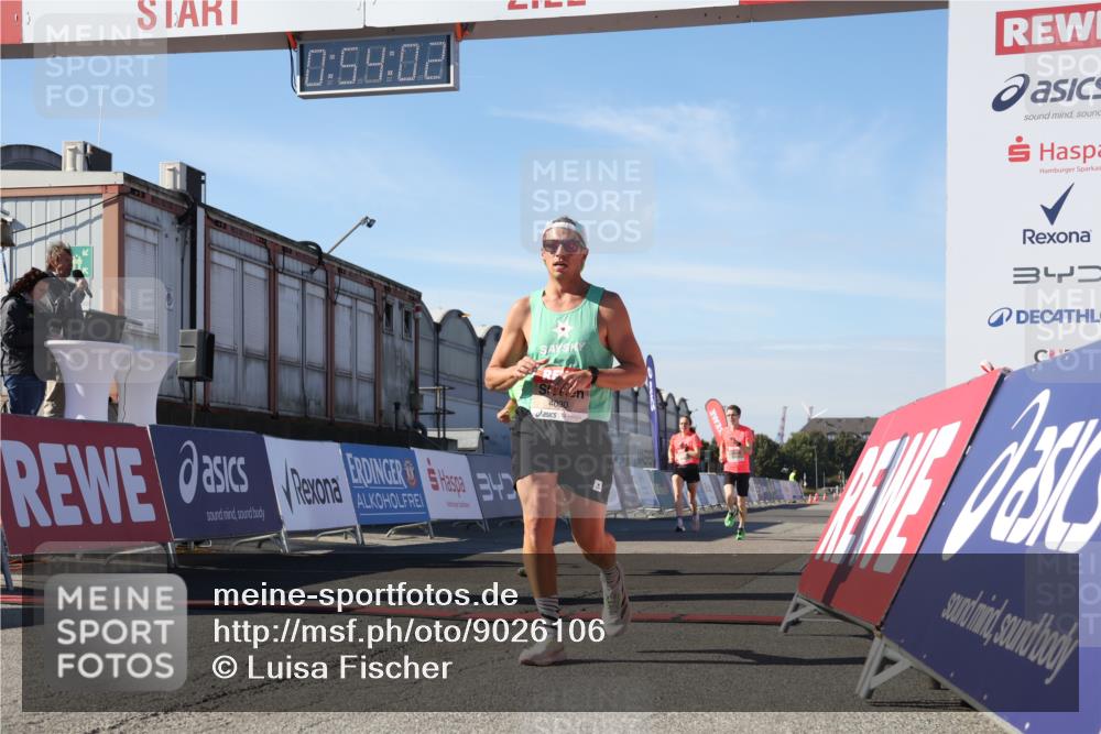 03.10.2025 - Köhlbrandbrückenlauf Luisa Fischer http://msf.ph/oto/9026106 03.10.2025 12:54:01 Ziel 4030, 4088, 5710, 5947, 6002, 6200, 6817 meine-sportfotos.de