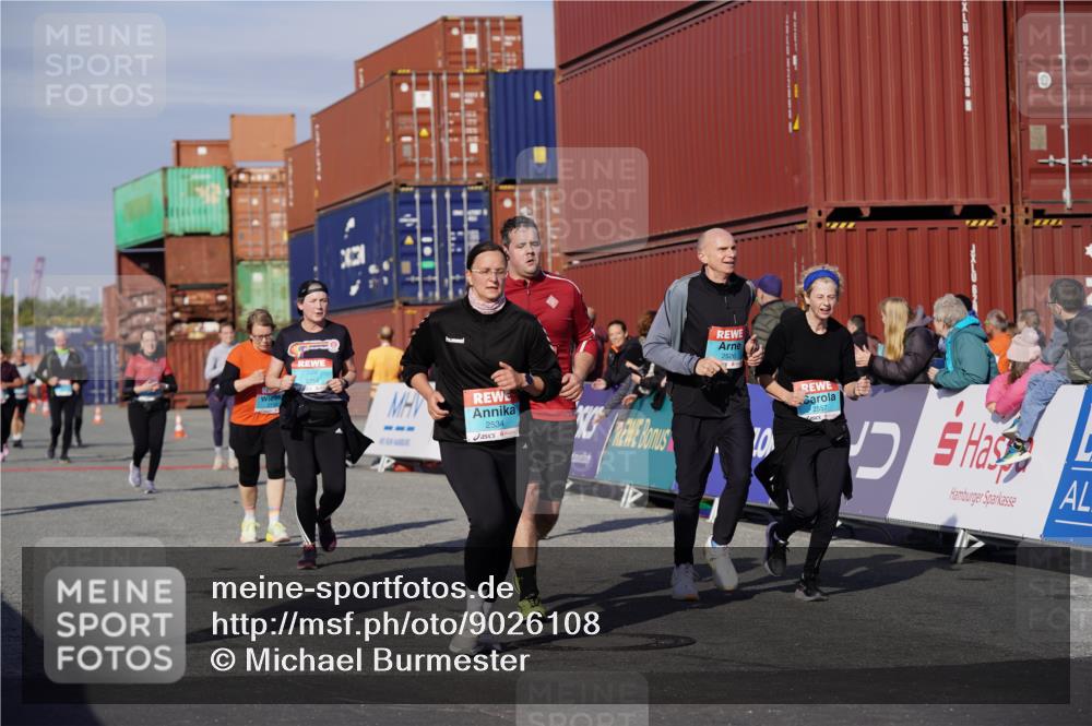 03.10.2025 - Köhlbrandbrückenlauf Michael Burmester http://msf.ph/oto/9026108 03.10.2025 10:29:34 Ziel 1824, 2070, 2135, 2204, 2526, 2534, 2557, 2769, 3729, 3754 meine-sportfotos.de