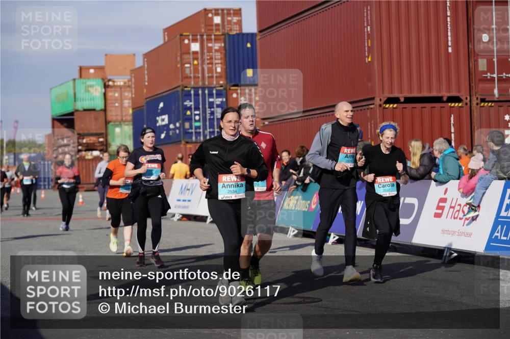 03.10.2025 - Köhlbrandbrückenlauf Michael Burmester http://msf.ph/oto/9026117 03.10.2025 10:29:34 Ziel 1824, 2070, 2135, 2204, 2526, 2534, 2557, 2769, 3729, 3754 meine-sportfotos.de