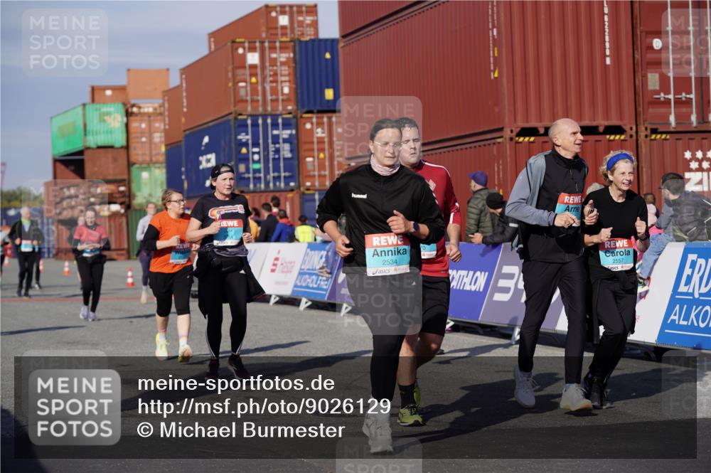 03.10.2025 - Köhlbrandbrückenlauf Michael Burmester http://msf.ph/oto/9026129 03.10.2025 10:29:34 Ziel 1824, 2070, 2135, 2204, 2526, 2534, 2557, 2769, 3729, 3754 meine-sportfotos.de