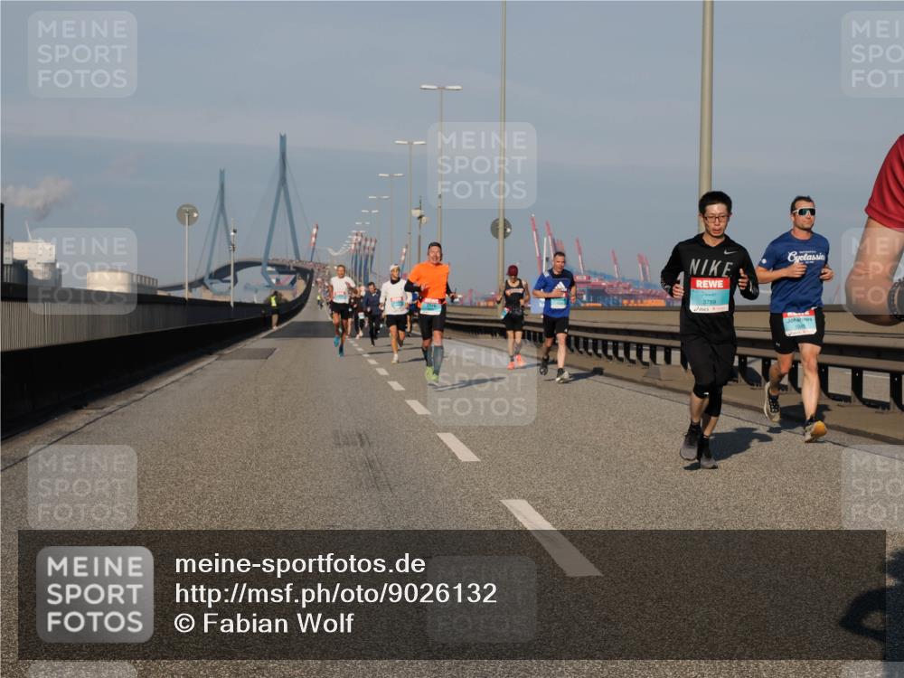 03.10.2025 - Köhlbrandbrückenlauf Fabian Wolf http://msf.ph/oto/9026132 03.10.2025 09:42:21 Position 3 3789 meine-sportfotos.de