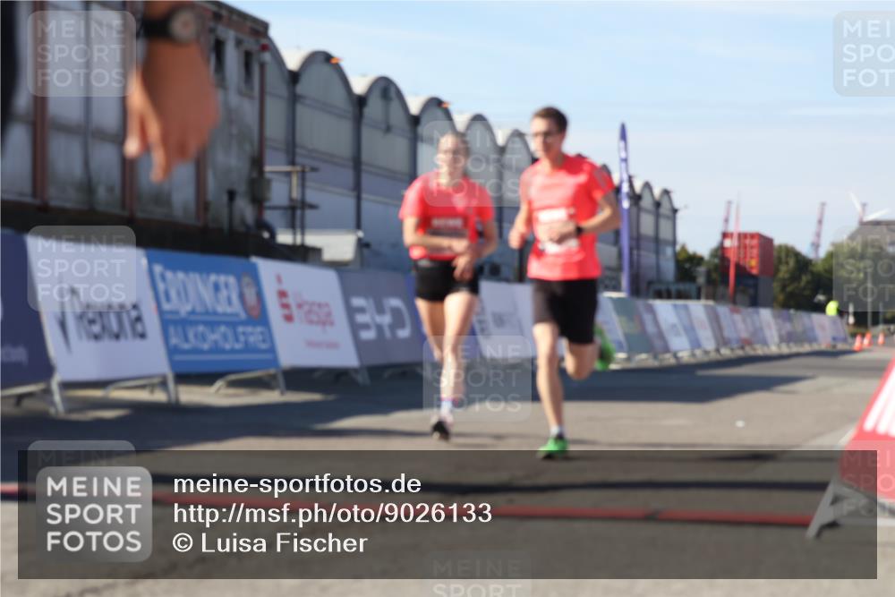 03.10.2025 - Köhlbrandbrückenlauf Luisa Fischer http://msf.ph/oto/9026133 03.10.2025 12:54:03 Ziel 4030, 5710, 5947, 6002, 6200, 6817 meine-sportfotos.de