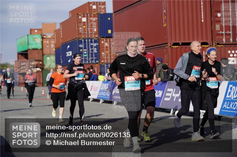 03.10.2025 - Köhlbrandbrückenlauf Michael Burmester http://msf.ph/oto/9026135 03.10.2025 10:29:35 Ziel 1824, 2070, 2135, 2204, 2526, 2534, 2557, 2769, 3729, 3754 meine-sportfotos.de