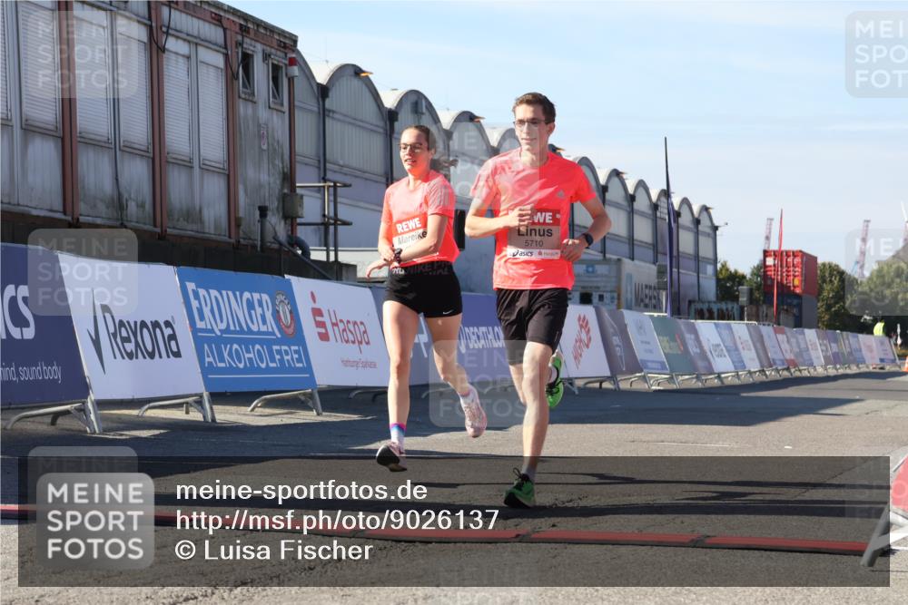 03.10.2025 - Köhlbrandbrückenlauf Luisa Fischer http://msf.ph/oto/9026137 03.10.2025 12:54:03 Ziel 4030, 5710, 5947, 6002, 6200, 6817 meine-sportfotos.de