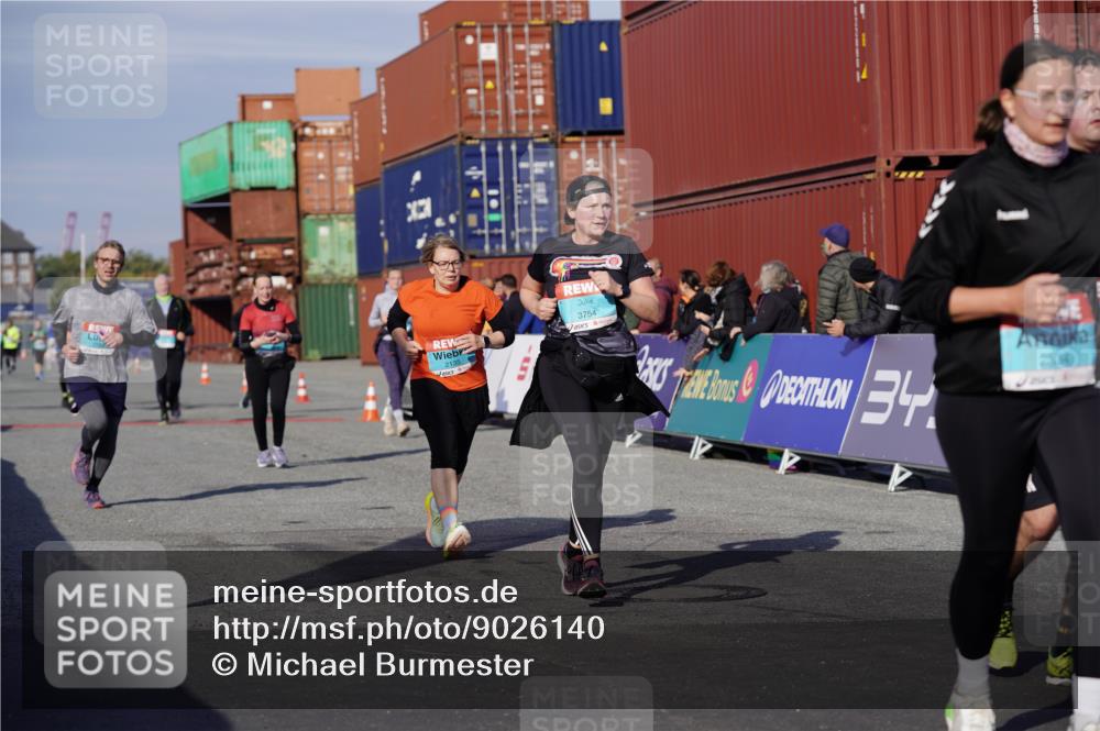 03.10.2025 - Köhlbrandbrückenlauf Michael Burmester http://msf.ph/oto/9026140 03.10.2025 10:29:36 Ziel 1824, 2070, 2135, 2204, 2526, 2534, 2557, 2769, 3256, 3729, 3754 meine-sportfotos.de