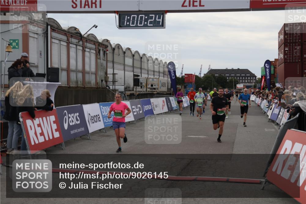 03.10.2025 - Köhlbrandbrückenlauf Julia Fischer http://msf.ph/oto/9026145 03.10.2025 16:00:24 Ziel 7027, 7105, 7116, 7233, 7271, 7276, 7301, 7598, 9240, 9491, 9717 meine-sportfotos.de