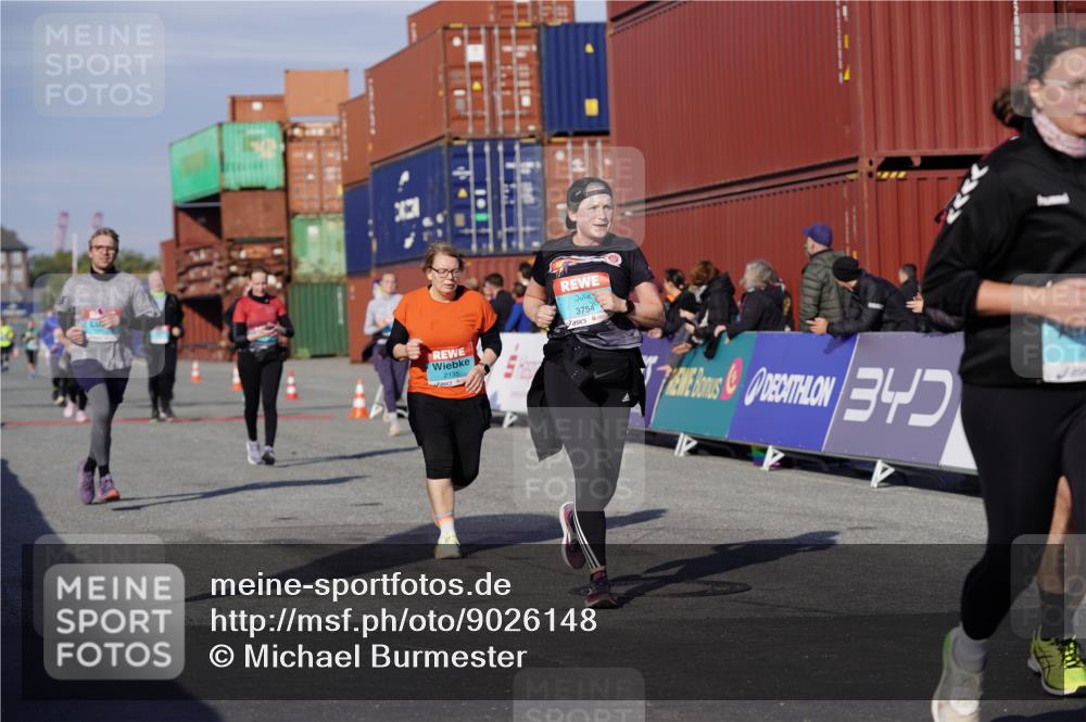 03.10.2025 - Köhlbrandbrückenlauf Michael Burmester http://msf.ph/oto/9026148 03.10.2025 10:29:36 Ziel 1824, 2070, 2135, 2204, 2526, 2534, 2557, 2769, 3256, 3729, 3754 meine-sportfotos.de