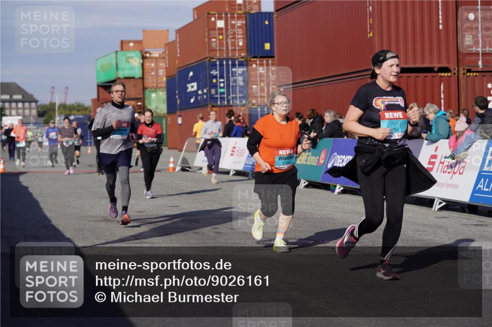 03.10.2025 - Köhlbrandbrückenlauf Michael Burmester http://msf.ph/oto/9026161 03.10.2025 10:29:37 Ziel 1824, 2047, 2070, 2135, 2204, 2526, 2534, 2557, 2769, 3256, 3729, 3754 meine-sportfotos.de