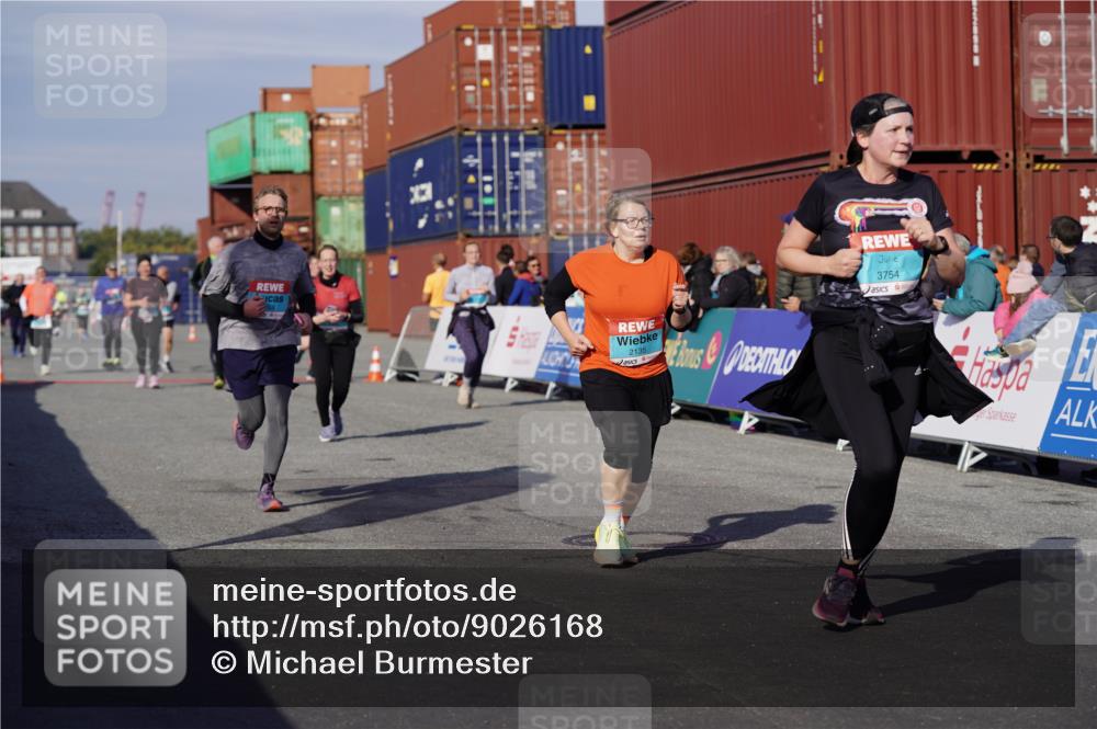 03.10.2025 - Köhlbrandbrückenlauf Michael Burmester http://msf.ph/oto/9026168 03.10.2025 10:29:37 Ziel 1824, 2047, 2070, 2135, 2204, 2526, 2534, 2557, 2769, 3256, 3729, 3754 meine-sportfotos.de