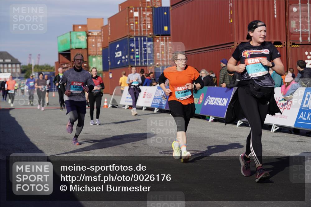 03.10.2025 - Köhlbrandbrückenlauf Michael Burmester http://msf.ph/oto/9026176 03.10.2025 10:29:37 Ziel 1824, 2047, 2070, 2135, 2204, 2526, 2534, 2557, 2769, 3256, 3729, 3754 meine-sportfotos.de