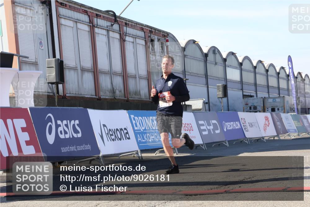 03.10.2025 - Köhlbrandbrückenlauf Luisa Fischer http://msf.ph/oto/9026181 03.10.2025 12:54:16 Ziel 4598 meine-sportfotos.de
