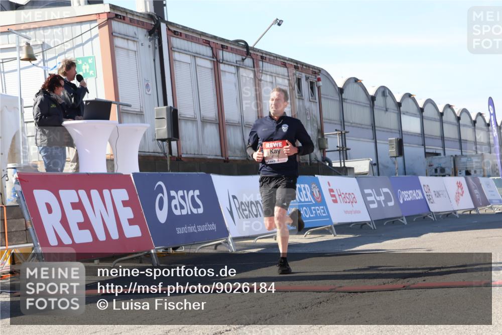 03.10.2025 - Köhlbrandbrückenlauf Luisa Fischer http://msf.ph/oto/9026184 03.10.2025 12:54:17 Ziel 4598 meine-sportfotos.de