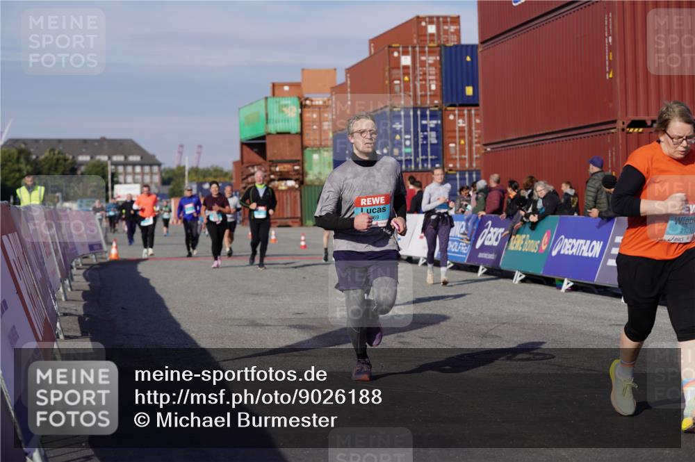 03.10.2025 - Köhlbrandbrückenlauf Michael Burmester http://msf.ph/oto/9026188 03.10.2025 10:29:38 Ziel 1824, 2047, 2070, 2135, 2204, 2348, 2526, 2534, 2557, 2769, 3256, 3729, 3754 meine-sportfotos.de