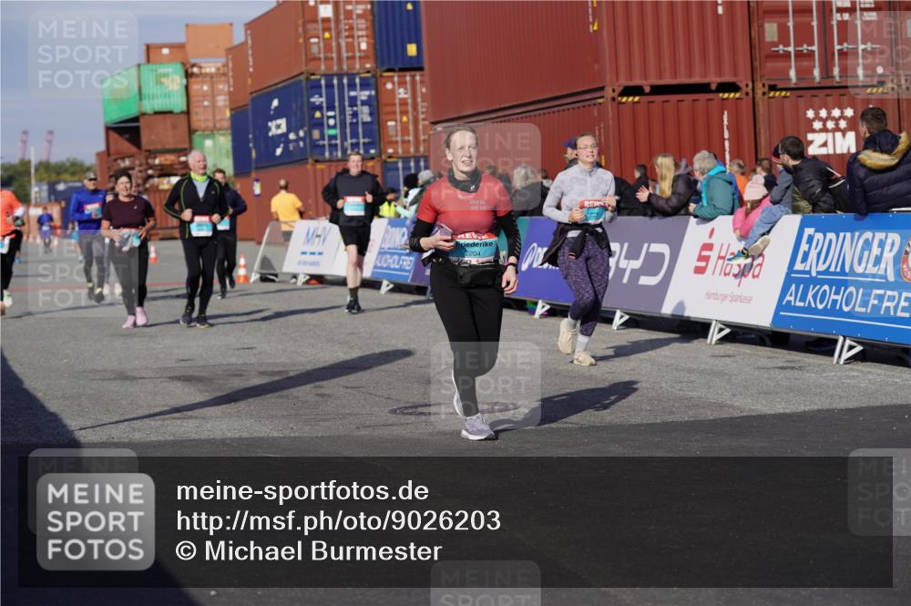03.10.2025 - Köhlbrandbrückenlauf Michael Burmester http://msf.ph/oto/9026203 03.10.2025 10:29:41 Ziel 1552, 1704, 1824, 2047, 2204, 2286, 2348, 2624, 2633, 3256, 3729 meine-sportfotos.de