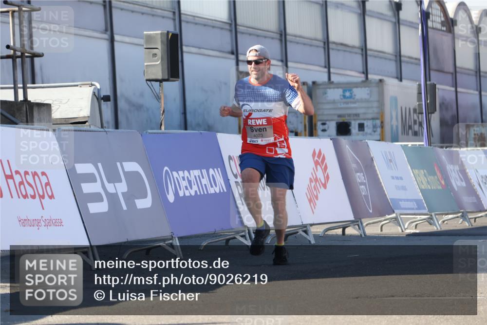 03.10.2025 - Köhlbrandbrückenlauf Luisa Fischer http://msf.ph/oto/9026219 03.10.2025 12:54:22 Ziel 4023, 4598 meine-sportfotos.de