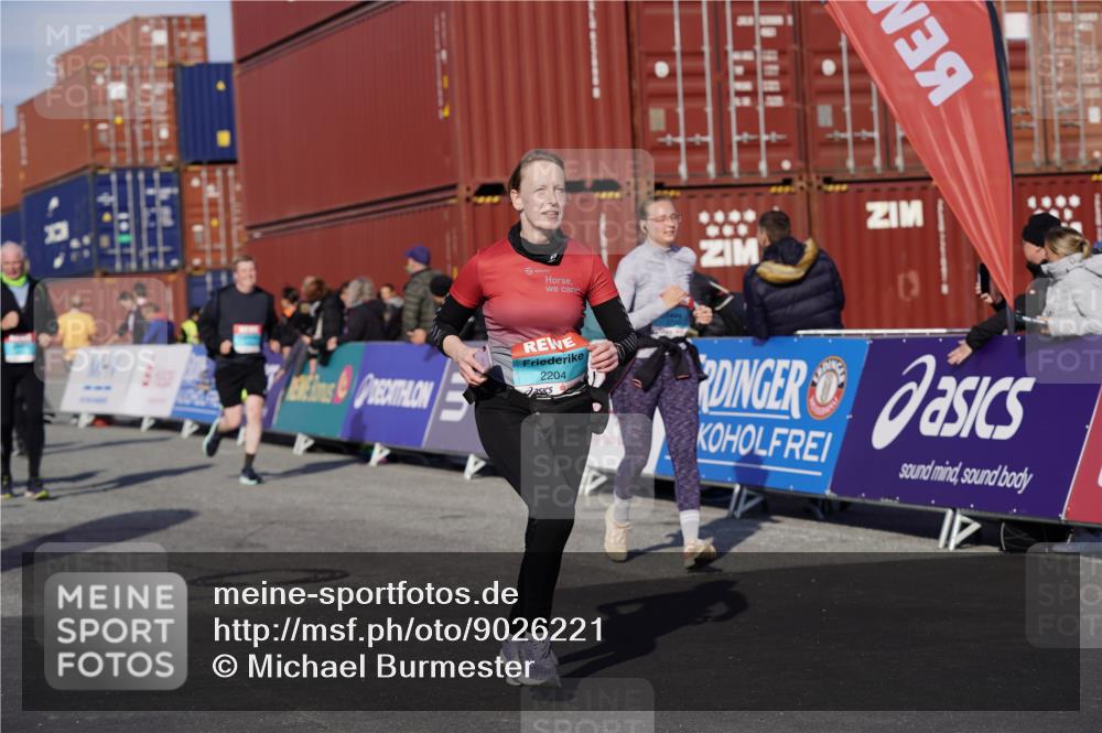 03.10.2025 - Köhlbrandbrückenlauf Michael Burmester http://msf.ph/oto/9026221 03.10.2025 10:29:42 Ziel 1552, 1704, 1824, 2047, 2204, 2286, 2348, 2624, 2633, 3256, 3729 meine-sportfotos.de