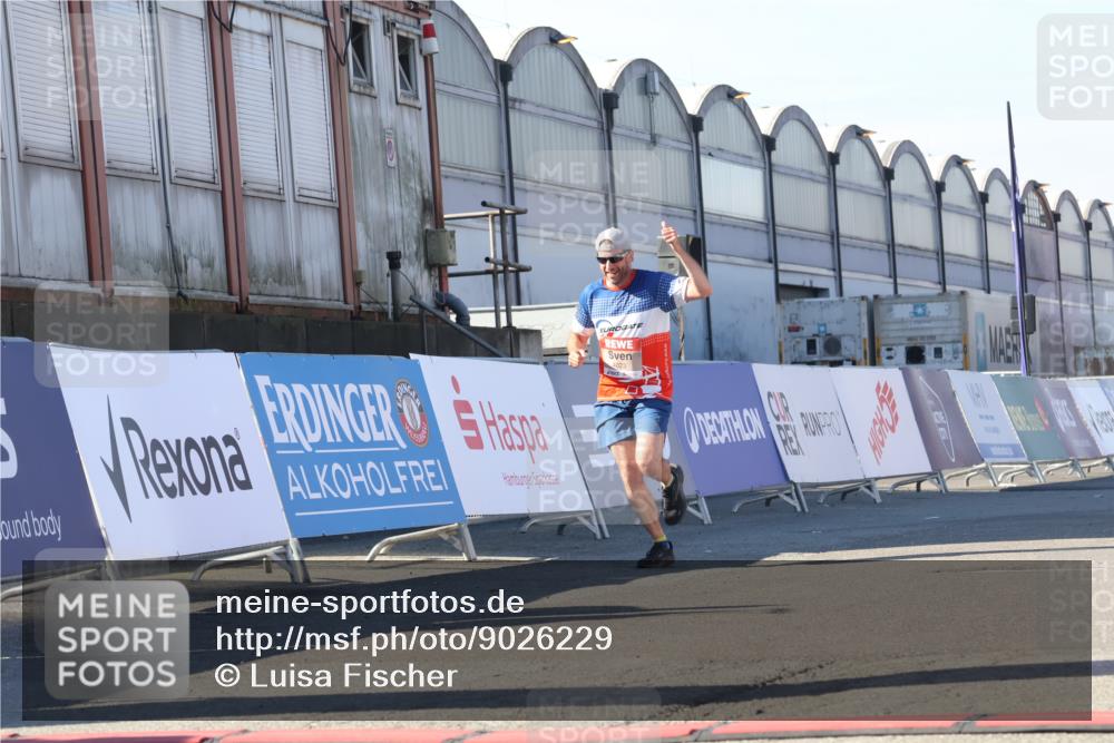 03.10.2025 - Köhlbrandbrückenlauf Luisa Fischer http://msf.ph/oto/9026229 03.10.2025 12:54:23 Ziel 4023, 4598 meine-sportfotos.de