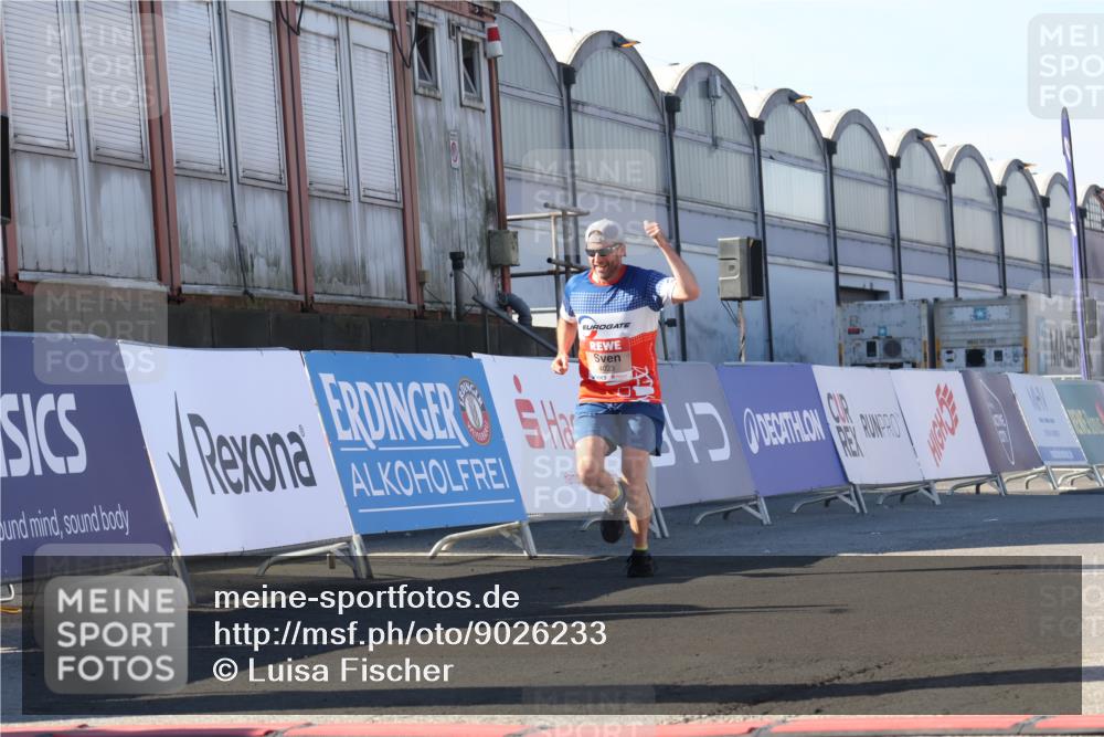 03.10.2025 - Köhlbrandbrückenlauf Luisa Fischer http://msf.ph/oto/9026233 03.10.2025 12:54:23 Ziel 4023, 4598 meine-sportfotos.de
