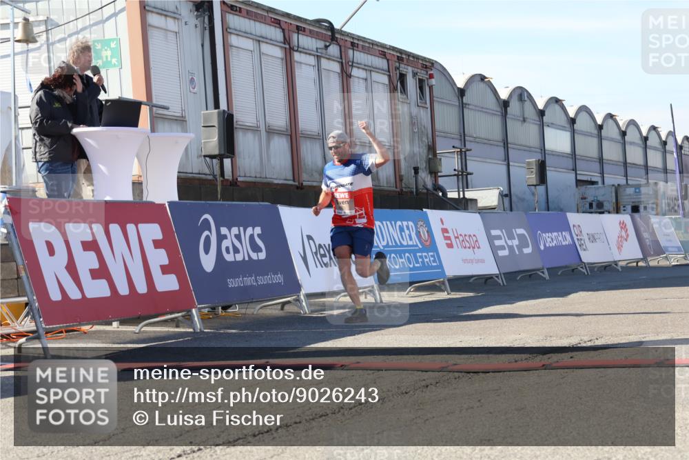 03.10.2025 - Köhlbrandbrückenlauf Luisa Fischer http://msf.ph/oto/9026243 03.10.2025 12:54:24 Ziel 4023, 4598 meine-sportfotos.de