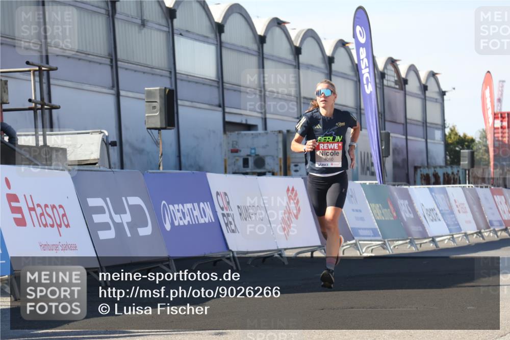 03.10.2025 - Köhlbrandbrückenlauf Luisa Fischer http://msf.ph/oto/9026266 03.10.2025 12:54:29 Ziel 4023, 4060, 4106 meine-sportfotos.de